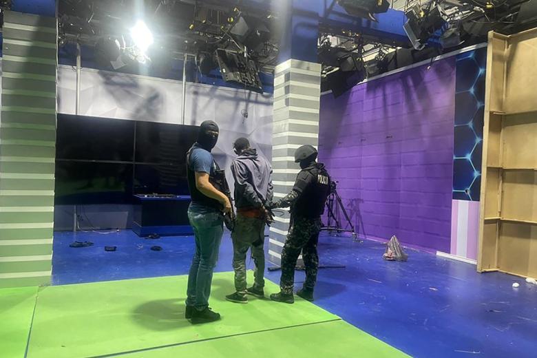 Imagen de los estudios de la televisión TC de Guayaquil, donde ha habido al menos varios heridos.