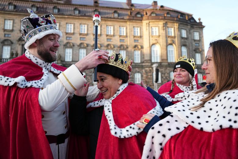 Copenhagen (Denmark), 14/01/2024.- Andreas Zangberg Kjeldgaard, 34, wears a Danish flag at Christiansborg Palace Square ahead of Queen Margrethe's abdication in Copenhagen, Denmark, 14 January 2024. Queen Margrethe had her last official task on 08 January as the head of the Danish royal house. Denmark's Queen Margrethe II announced in her New Year's speech on 31 December 2023 that she would abdicate on 14 January 2024, the 52nd anniversary of her accession to the throne. Her eldest son, Crown Prince Frederik, is set to succeed his mother on the Danish throne as King Frederik X. His son, Prince Christian, will become the new Crown Prince of Denmark following his father's coronation. (Dinamarca, Copenhague) EFE/EPA/MADS CLAUS RASMUSSEN DENMARK OUT