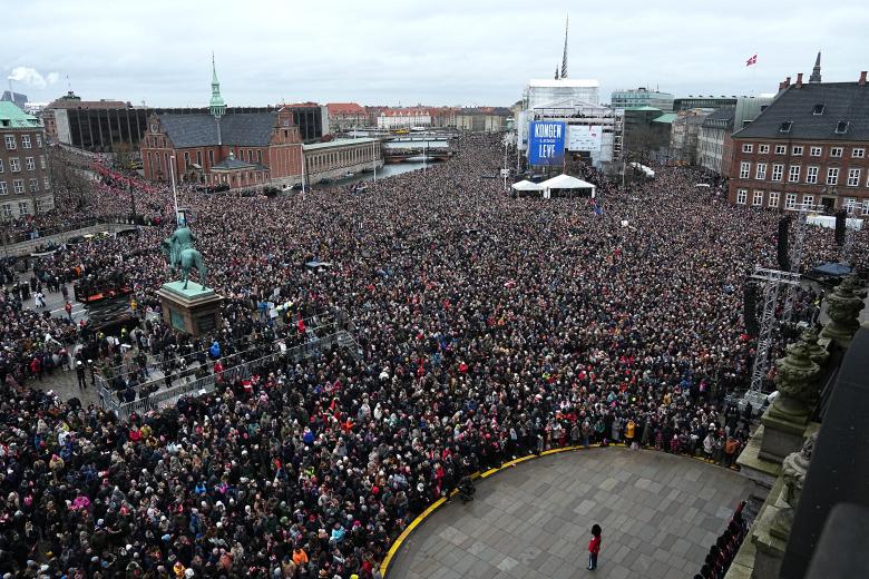 Copenhagen (Denmark), 14/01/2024.- Denmark's Queen Margrethe signs a declaration of abdication in the Council of State at Christiansborg Castle in Copenhagen, Denmark, 14 January 2024. Denmark's Queen Margrethe II announced in her New Year's speech on 31 December 2023 that she would abdicate on 14 January 2024, the 52nd anniversary of her accession to the throne. Her eldest son, Crown Prince Frederik, is set to succeed his mother on the Danish throne as King Frederik X. His son, Prince Christian, will become the new Crown Prince of Denmark following his father's coronation. (Dinamarca, Copenhague) EFE/EPA/MADS CLAUS RASMUSSEN DENMARK OUT