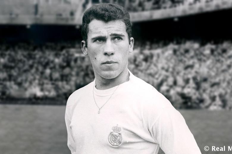 Otro de los mitos del Real Madrid, el recientemente fallecido Amancio Amaro también quiso dejar su sello en el clásico. El 8 de noviembre de 1964 Amancio marcó tres goles al Barcelona en un partido que terminó con 4-1 en el marcador.