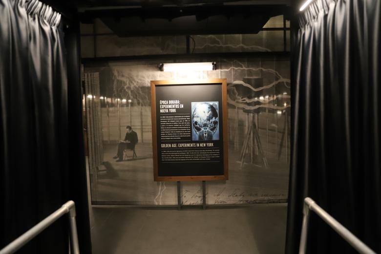 La presentación de la exposición 'Nikola Tesla: el genio de la electricidad, en imágenes