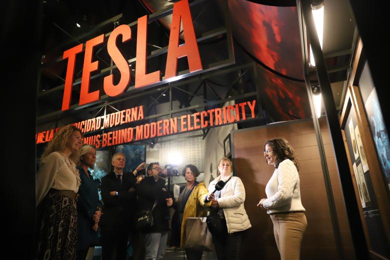 La presentación de la exposición 'Nikola Tesla: el genio de la electricidad, en imágenes