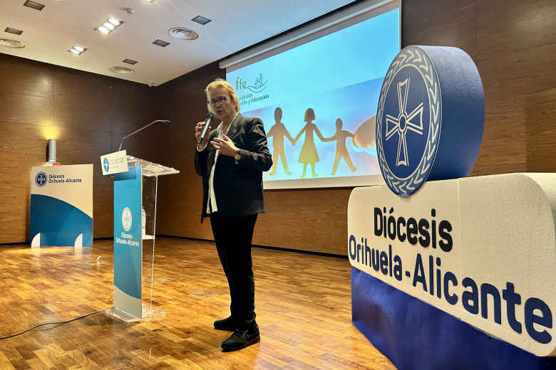 Ponencia de la directora de Secretariado de Familia y Vida, Elena Bermúdez