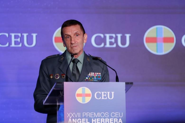 General Santiago Marín, jefe del Estado Mayor de la Guardia Civil ha recogido premio de 'Innovación educativa en el sector tecnológico'