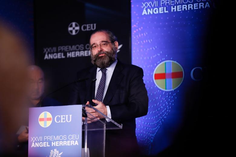 D. Alfonso Bullón de Mendoza ha clausurado la XXVII edición de los Premios CEU Ángel Herrera que concede la Fundación Universitaria San Pablo CEU