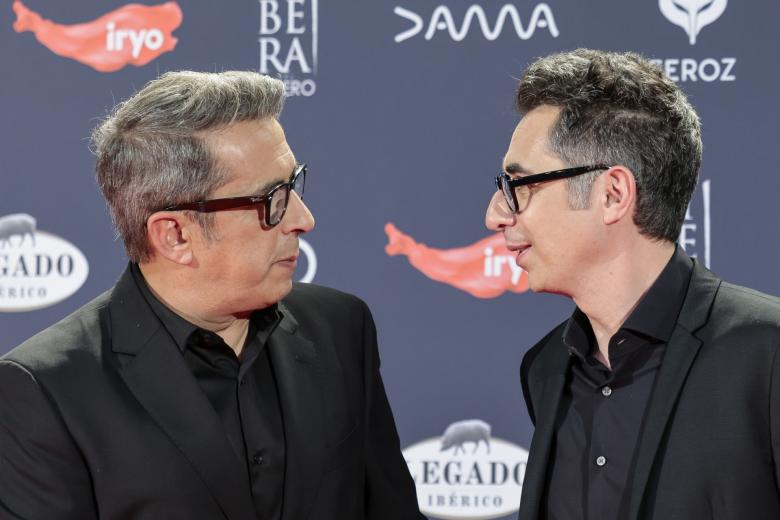 Andreu Buenafuente y Berto Romero bromean a su llegada a los Premios Feroz