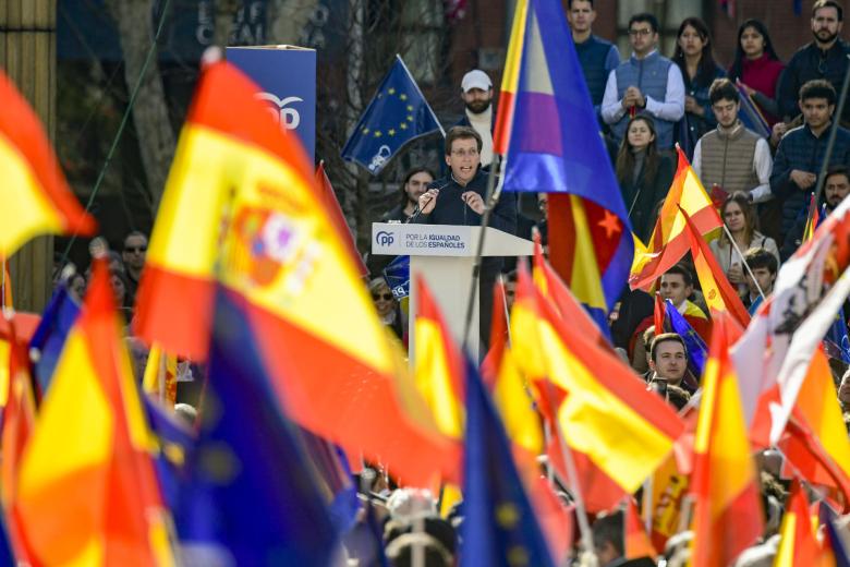 El alcalde de Madrid, José Luis Martínez Almeida, ha reivindicado la Constitución de 1978 y ha recalcado que la inmensa mayoría de los españoles no permitirán que España se convierta en una «colonia del sanchismo» ni en el «cortijo de Sánchez y sus secuaces»