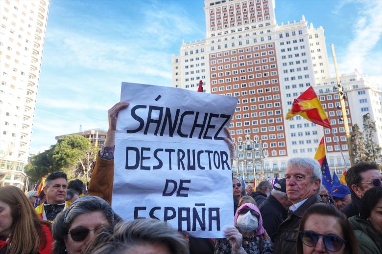 Una de las pancartas presentes en la manifestación de la Plaza de España