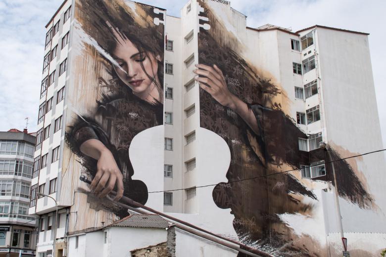 Mural pintado en Fene por el artista madrileño Sfhir