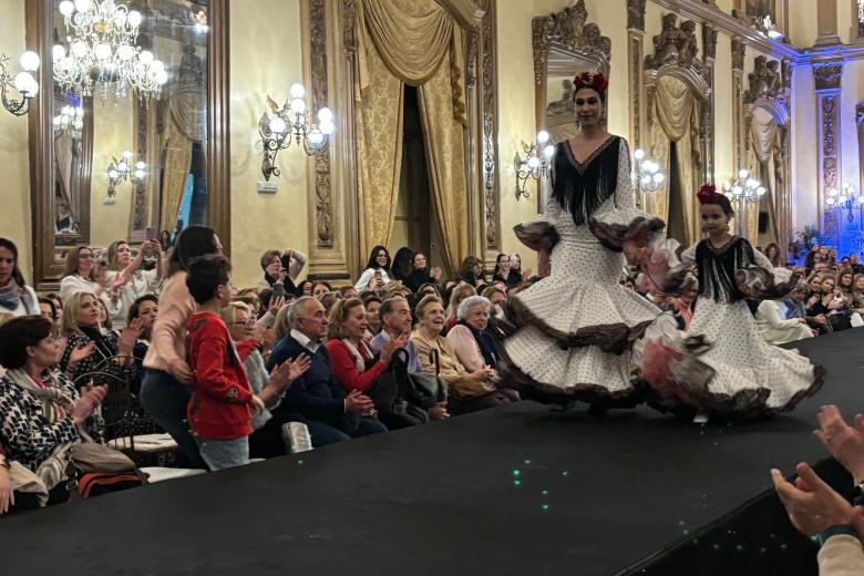 Desfile benéfico de flamenca de Alcer Córdoba