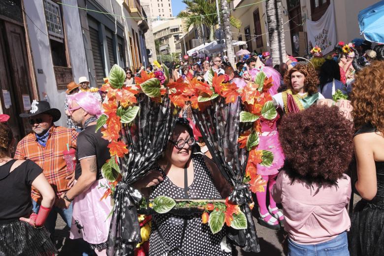 Cientos de personas asisten al Carnaval de Día, este sábado en Santa Cruz de Tenerife