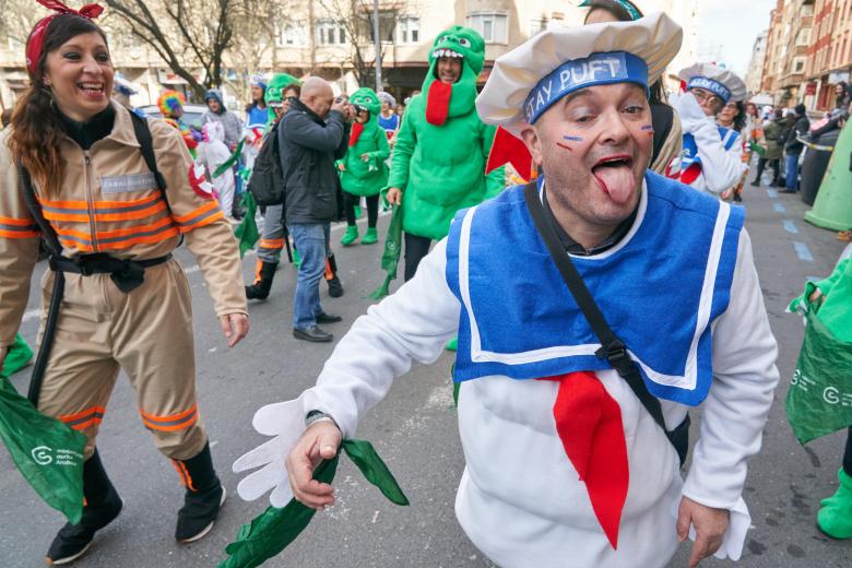 Vista del desfile de carrozas y comparsas de carnaval el pasado domingo en Vitoria