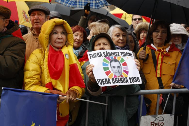 Foros y asociaciones cívicas han convocado este sábado una manifestación en Madrid contra "el deterioro político, institucional y social" de España con el Gobierno del PSOE y a la que se han sumado el PP y Vox.