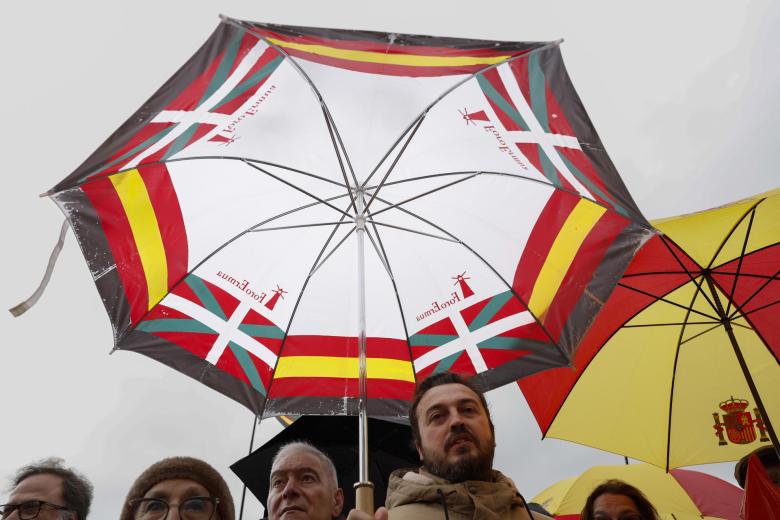 Foros y asociaciones cívicas han convocado este sábado una manifestación en Madrid contra "el deterioro político, institucional y social" de España con el Gobierno del PSOE y a la que se han sumado el PP y Vox.