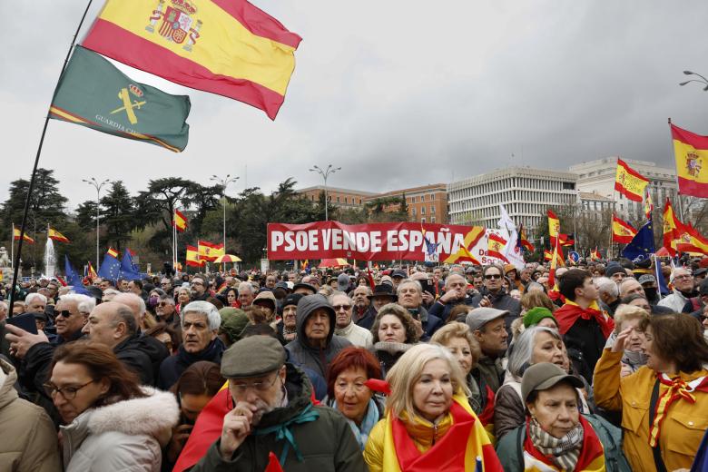 Foros y asociaciones cívicas han convocado este sábado una manifestación en Madrid contra "el deterioro político, institucional y social" de España con el Gobierno del PSOE y a la que se han sumado el PP y Vox.