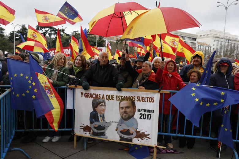 Foros y asociaciones cívicas han convocado este sábado una manifestación en Madrid contra "el deterioro político, institucional y social" de España con el Gobierno del PSOE y a la que se han sumado el PP y Vox.