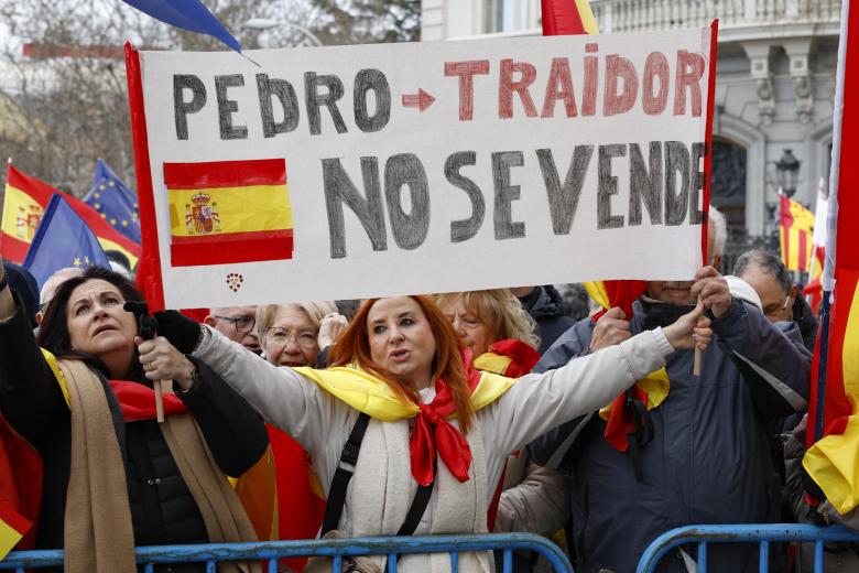 Foros y asociaciones cívicas han convocado este sábado una manifestación en Madrid contra "el deterioro político, institucional y social" de España con el Gobierno del PSOE y a la que se han sumado el PP y Vox.