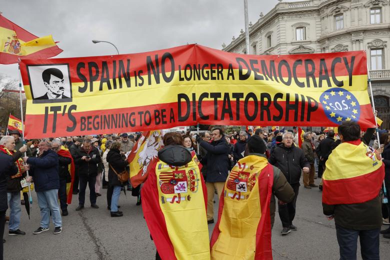 Foros y asociaciones cívicas han convocado este sábado una manifestación en Madrid contra "el deterioro político, institucional y social" de España con el Gobierno del PSOE y a la que se han sumado el PP y Vox.