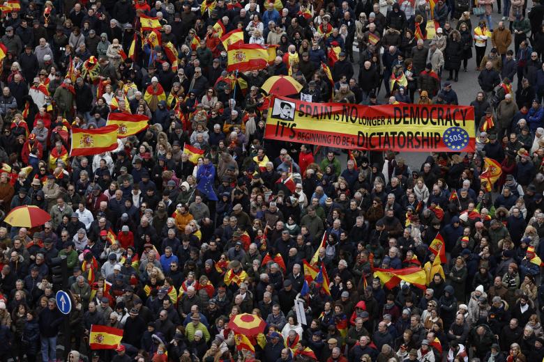 Foros y asociaciones cívicas han convocado este sábado una manifestación en Madrid contra "el deterioro político, institucional y social" de España con el Gobierno del PSOE y a la que se han sumado el PP y Vox.