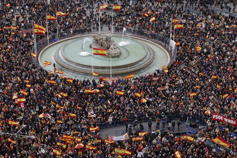 Foros y asociaciones cívicas han convocado este sábado una manifestación en Madrid contra "el deterioro político, institucional y social" de España con el Gobierno del PSOE y a la que se han sumado el PP y Vox.