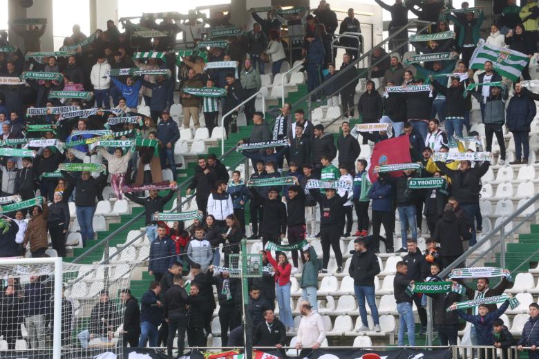 El Córdoba CF gana de nuevo ante su gente