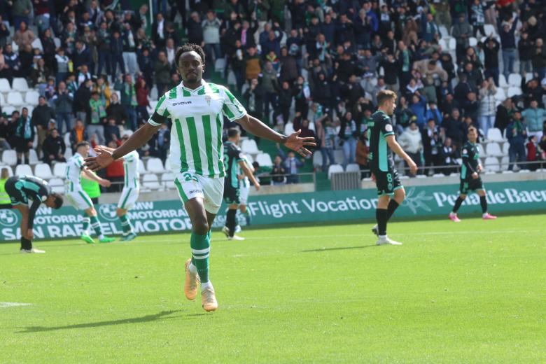 El Córdoba CF gana de nuevo ante su gente