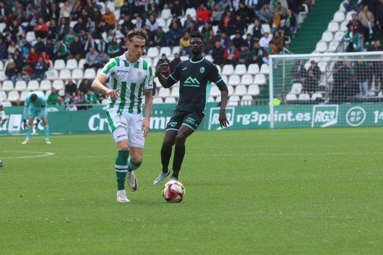 El Córdoba CF gana de nuevo ante su gente