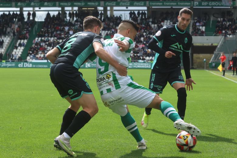 El Córdoba CF gana de nuevo ante su gente