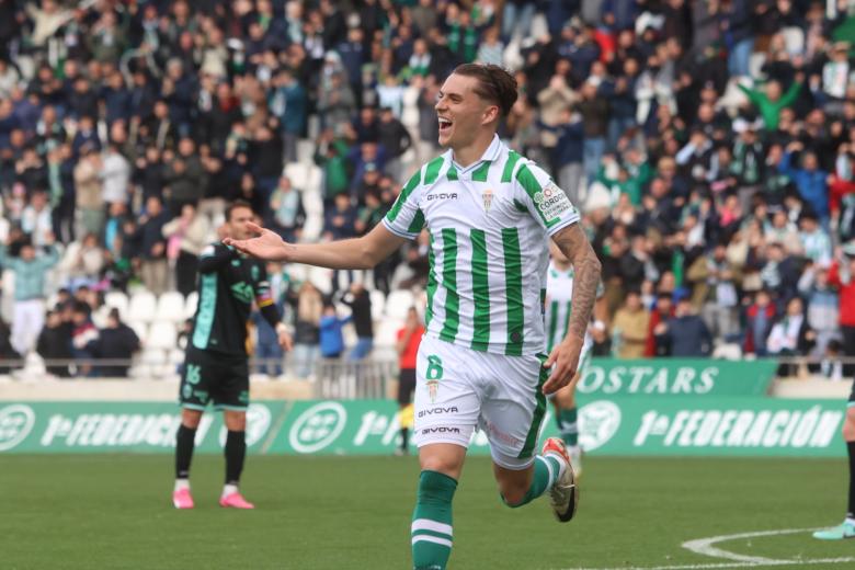 El Córdoba CF gana de nuevo ante su gente