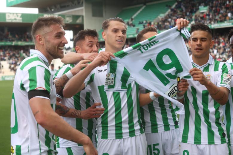 El Córdoba CF gana de nuevo ante su gente