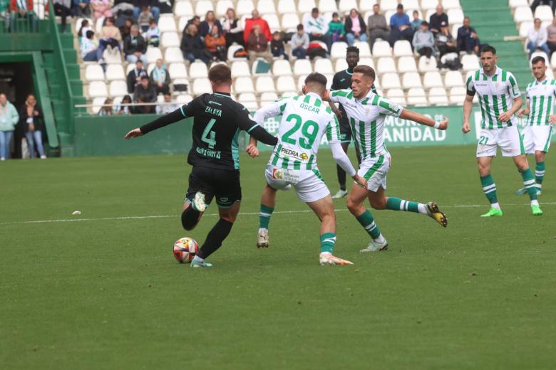 El Córdoba CF gana de nuevo ante su gente