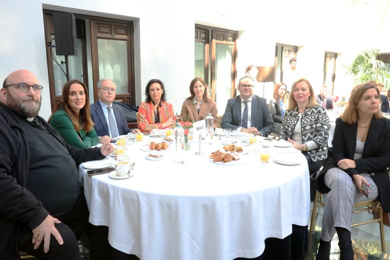 la charla coloquio 'El impulso a la protección civil de Andalucía: La nueva agencia de seguridad y emergencias'