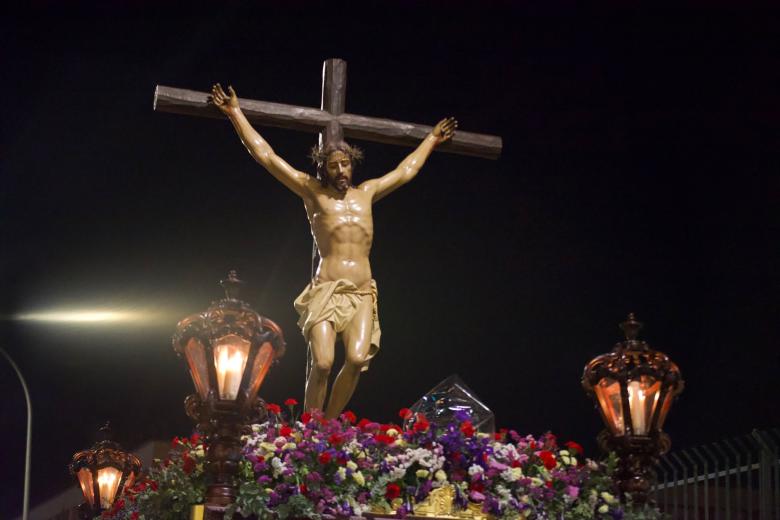 El Cristo de las Lágrimas impregna de sabor cofrade las calles del Figueroa