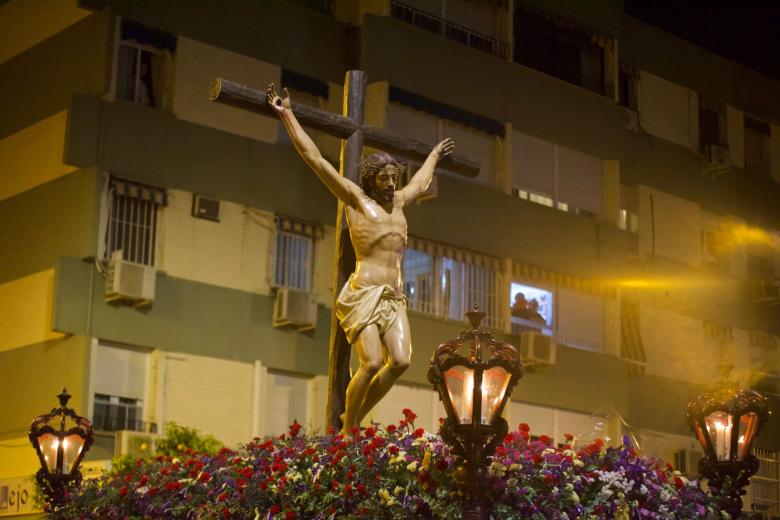 El Cristo de las Lágrimas impregna de sabor cofrade las calles del Figueroa