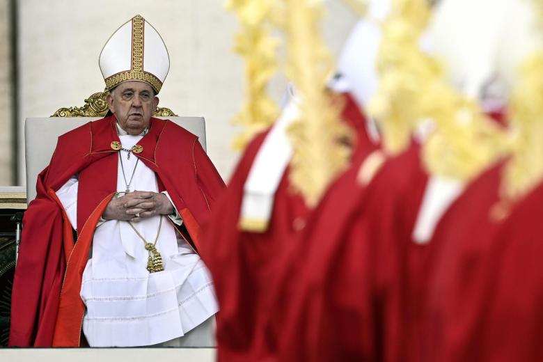 El Papa Francisco ha celebrado la Santa Misa del Domingo de Ramos en la Plaza de San Pedro, Ciudad del Vaticano, el 24 de marzo de 2024
