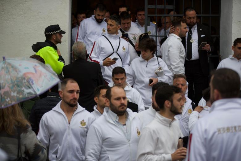 La Paz decide suspender su procesión ante una repleta plaza de Capuchinos