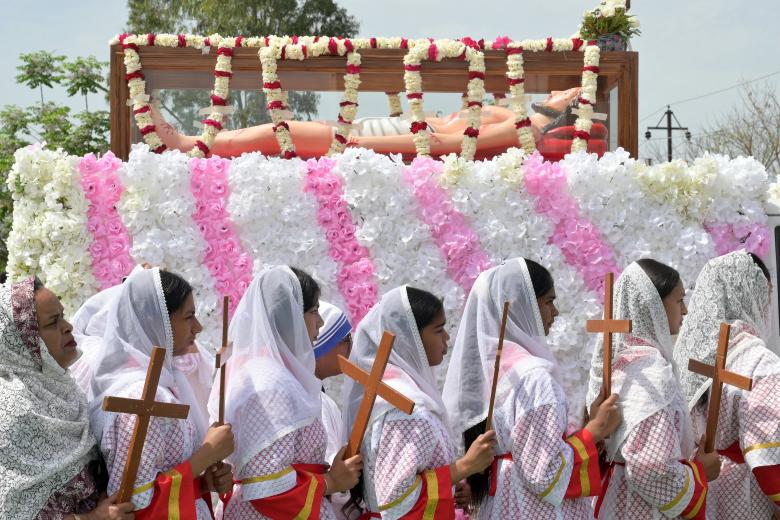 Procesión del Viernes Santo en Amritsar (India)