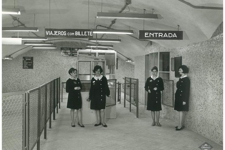 Evolución de los uniformes de los empleados de Metro de Madrid