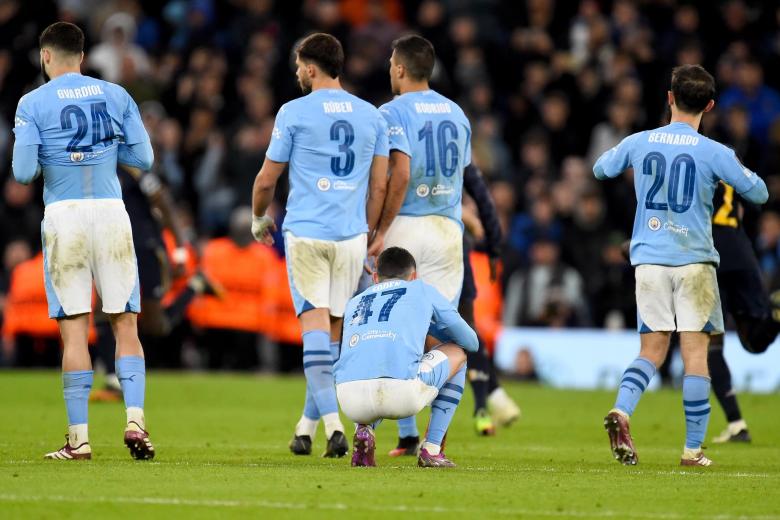 Varios jugadores del Manchester City lamentan la eliminación de su equipo