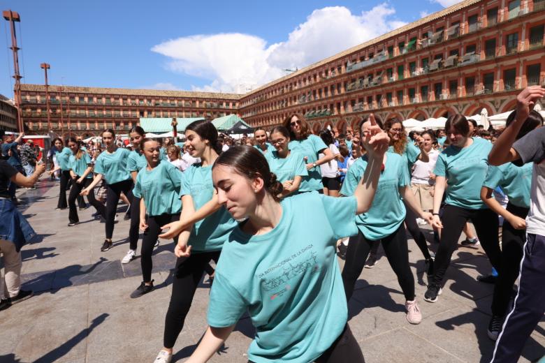 'flash mob' con motivo del Día Mundial de la Danza