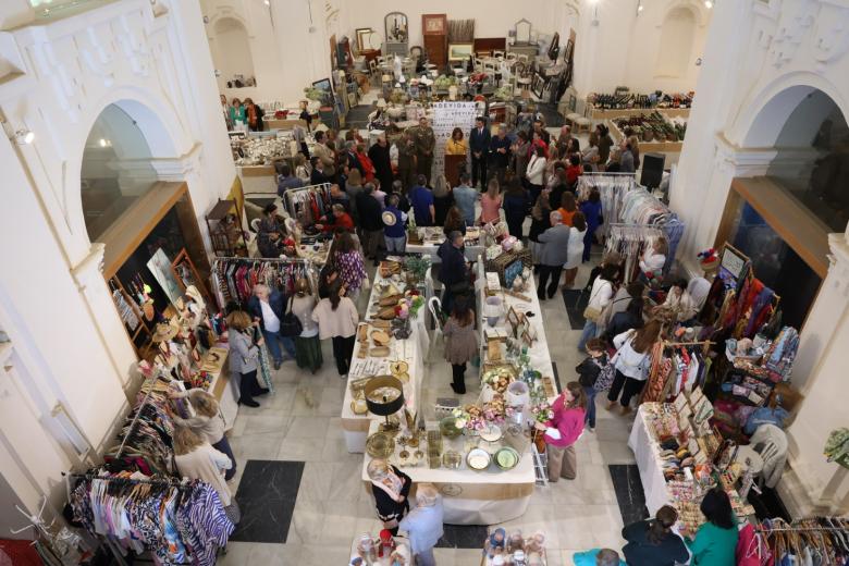 La inauguración del V Baratillo de Primavera de Adevida, en imágenes