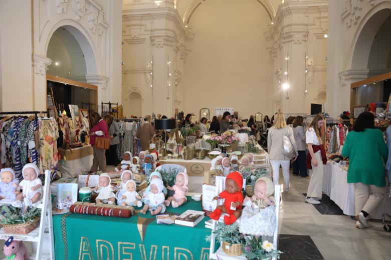 La inauguración del V Baratillo de Primavera de Adevida, en imágenes