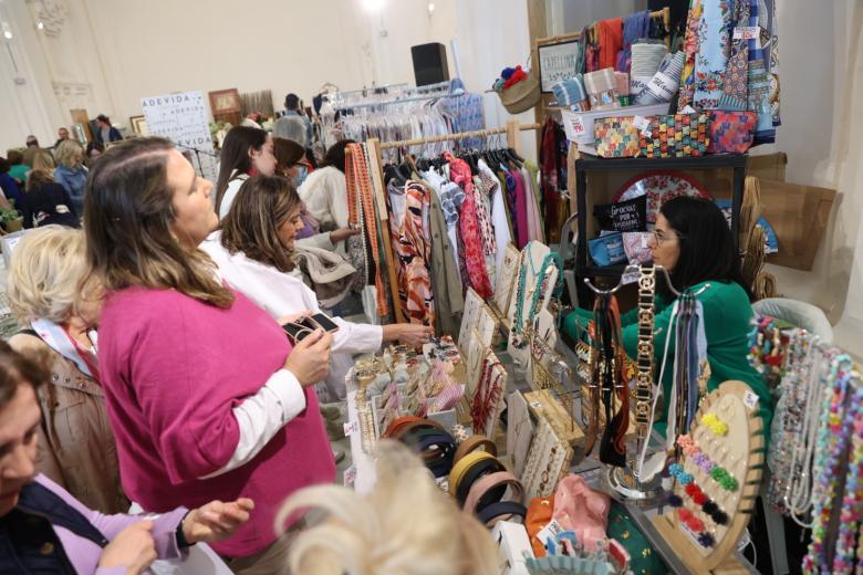 La inauguración del V Baratillo de Primavera de Adevida, en imágenes