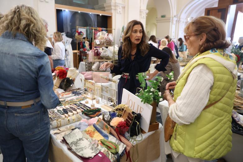 La inauguración del V Baratillo de Primavera de Adevida, en imágenes