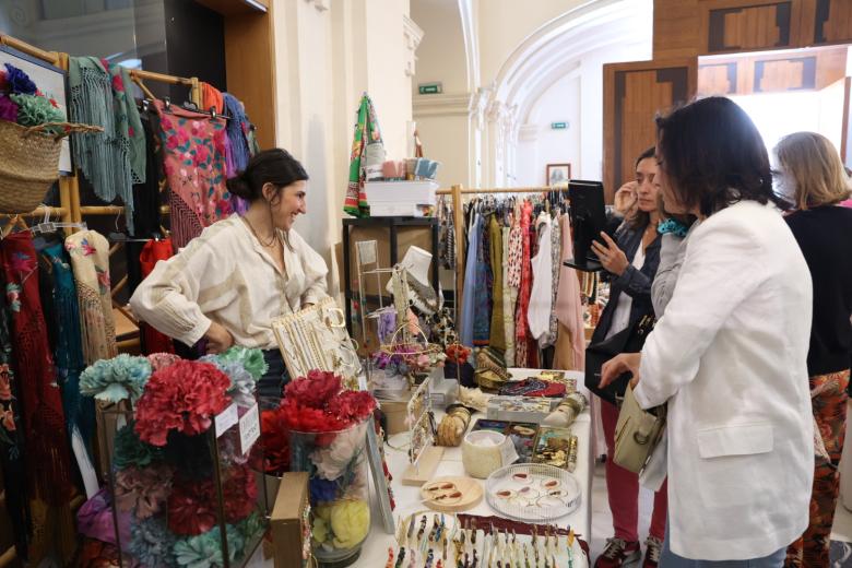 La inauguración del V Baratillo de Primavera de Adevida, en imágenes