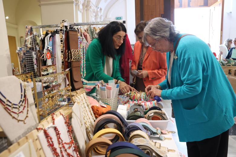 La inauguración del V Baratillo de Primavera de Adevida, en imágenes