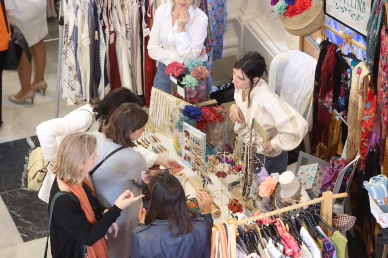 La inauguración del V Baratillo de Primavera de Adevida, en imágenes