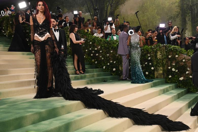 Mandatory Credit: Photo by Matt Baron/Shutterstock (14465251ca)
Emily Ratajkowski
Met Gala. The Metropolitan Museum of Art's Costume Institute Benefit, celebrating the opening of the Sleeping Beauties: Reawakening Fashion exhibition, Arrivals, New York, USA - 06 May 2024 *** Local Caption *** .