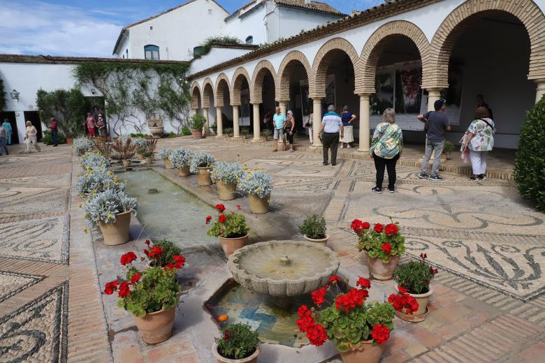 El Palacio de Viana celebra una jornada de puertas abiertas, con motivo del Festival de los Patios