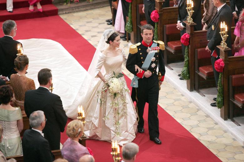 LA PRINCESA CAROLINA DE MONACO (  Tiara " Brunswick "  ) EN LA CENA OFICIAL TRAS LA BODA DEL PRINCIPE HEREDERO FEDERICO DE DINAMARCA Y MARY DONLADSON
Hounsfield-Klein-Zabulon 60080 / ABACA
14/05/2004
COPENHAGEN *